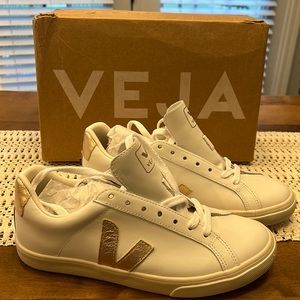New Veja women’s sneakers size 7